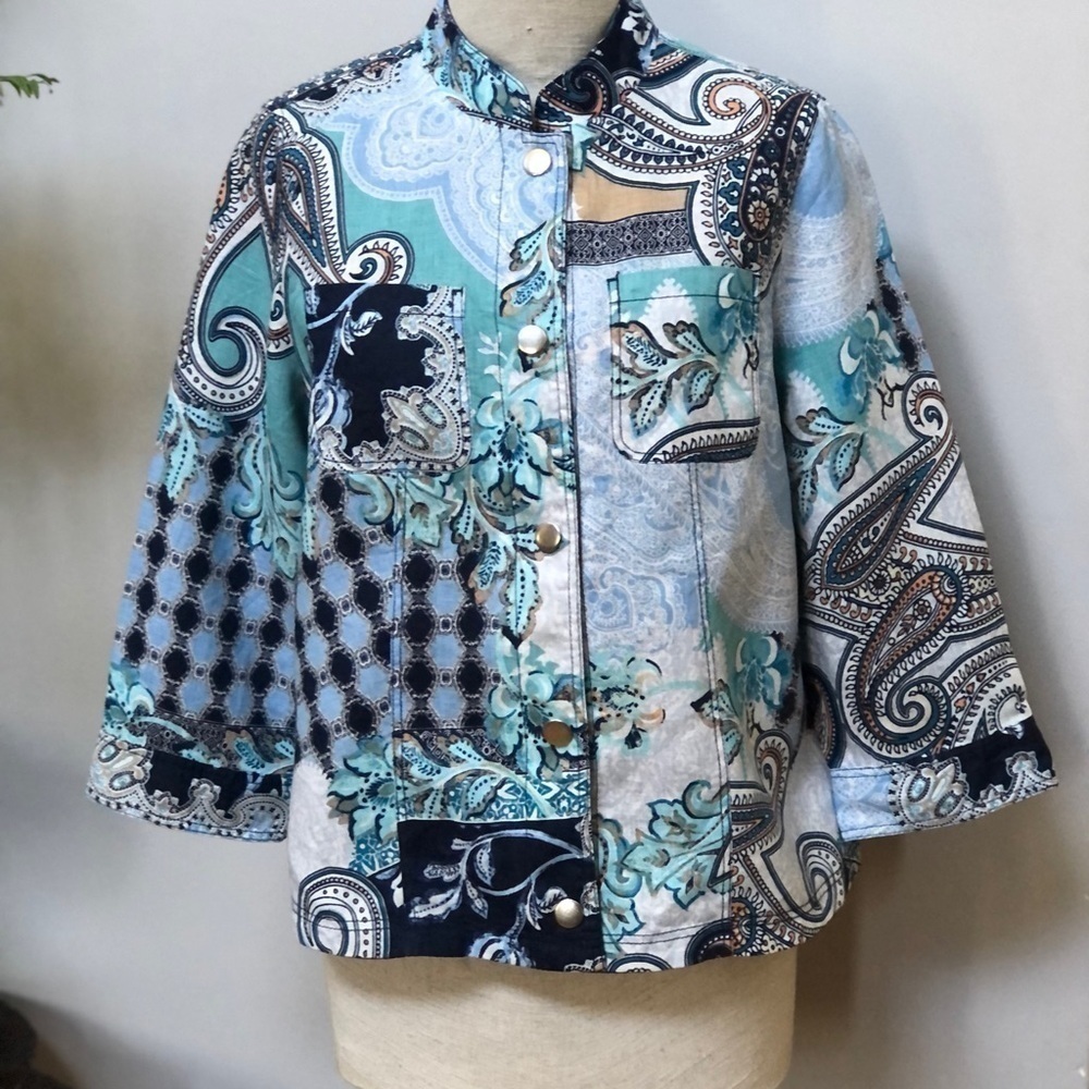 𝅺CHICO’S Blue Tone Paisley Snap Linen Long‎ Sleeve Jacket Size 1